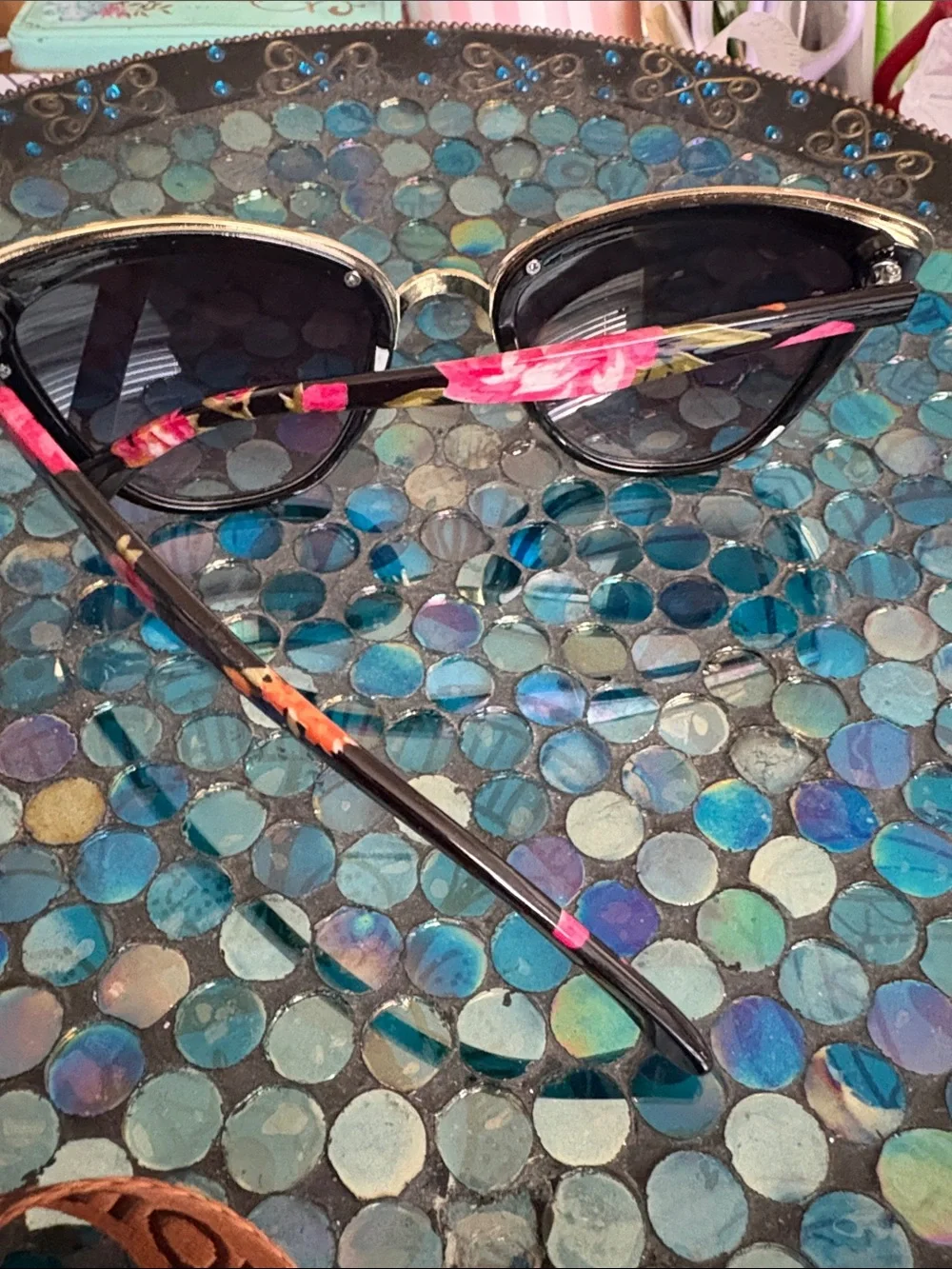 Black and Gold Cat-Eye Sunglasses - Classic UV Protection 100%